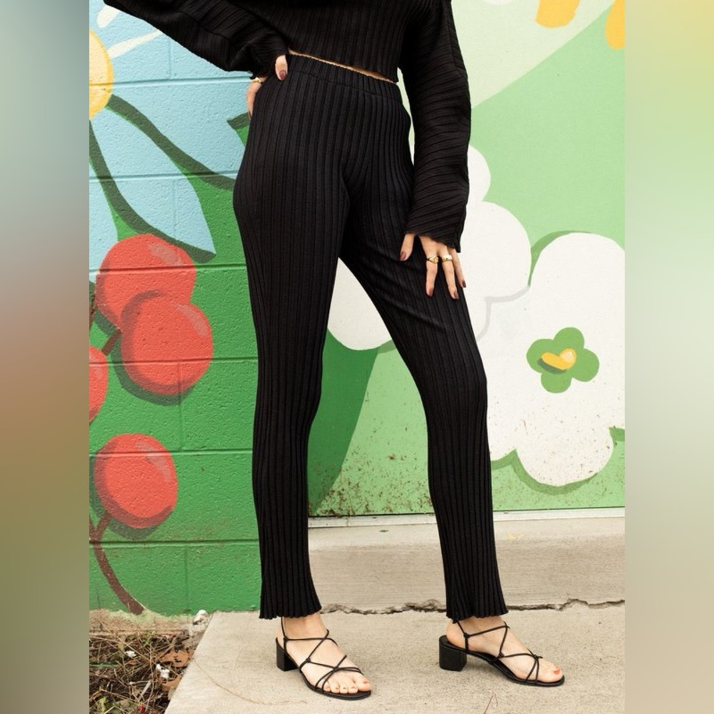 Simon Miller, Garmentory Black Ribbed Pant. High Rise, Ankle